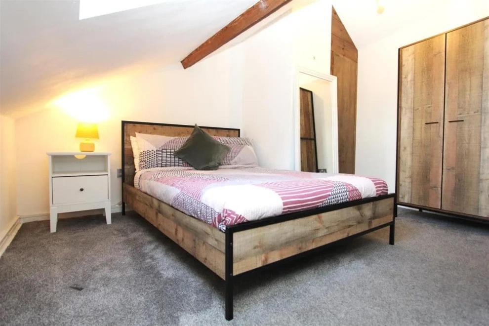 Large New-York Style Apartment In City Centre リーズ エクステリア 写真